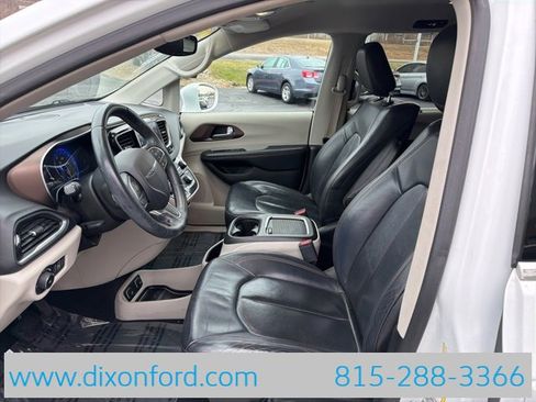 Used 2017 Chrysler Pacifica Touring-L Plus w/ Advanced Safetytec Group image 7