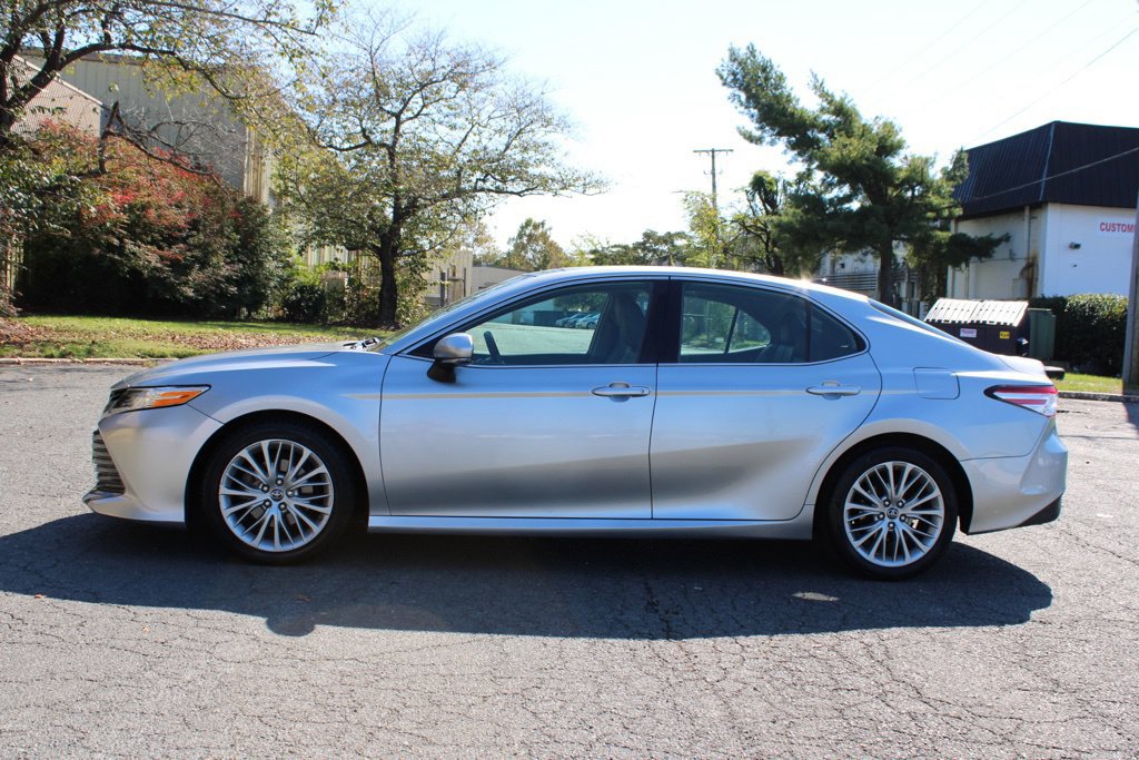 Used 2019 Toyota Camry XLE w/ Navigation Package FWD image 4