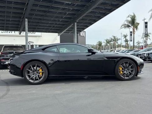 Used 2018 Aston Martin DB11 Coupe image 13