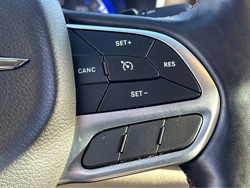 Used 2019 Chrysler Pacifica Touring-L w/ Tire & Wheel Group image 19