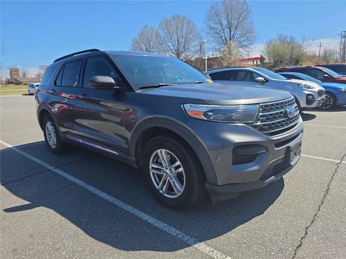 Used 2020 Ford Explorer XLT w/ Comfort Package image 4