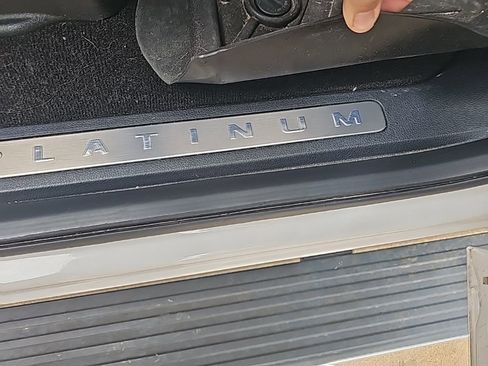 Used 2018 Ford Expedition Platinum image 19