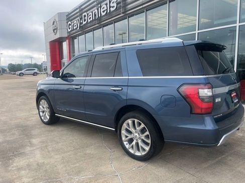 Used 2019 Ford Expedition Platinum RWD image 2