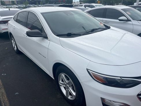 Used 2023 Chevrolet Malibu LS image 3