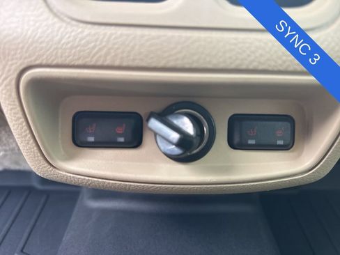 Used 2015 Ford Taurus Limited w/ Equipment Group 301A FWD image 17