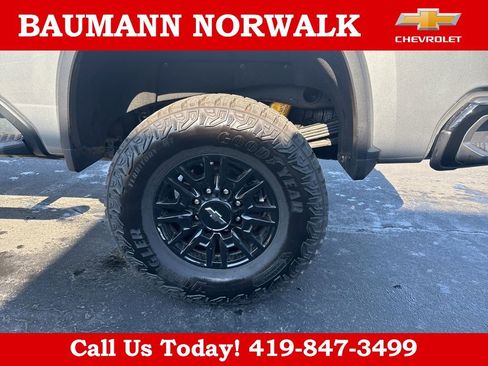 Used 2025 Chevrolet Silverado 2500 ZR2 w/ Technology Package AWD/4WD image 19