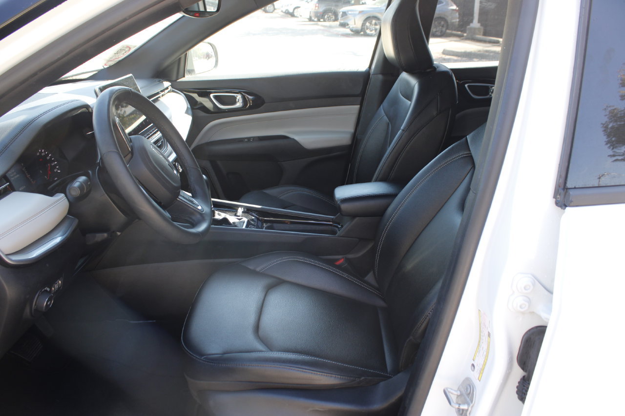 Used 2025 Jeep Compass Limited AWD/4WD image 11