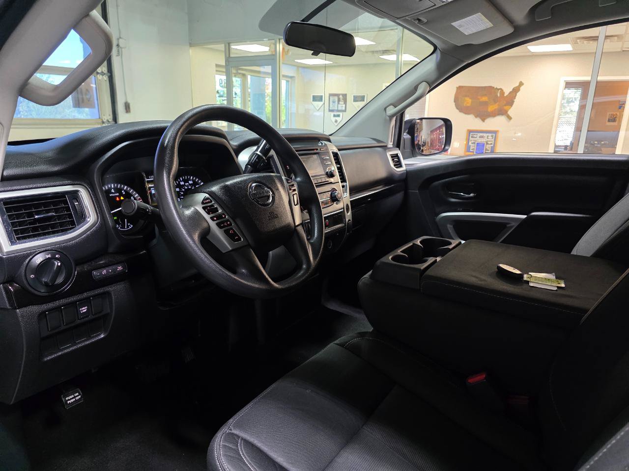 Used 2017 Nissan Titan SV RWD image 16