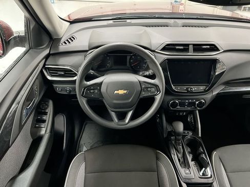 Used 2023 Chevrolet TrailBlazer LT w/ Convenience Package FWD image 11