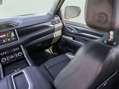 Used 2022 GMC Yukon XL Denali w/ Denali Premium Package image 33