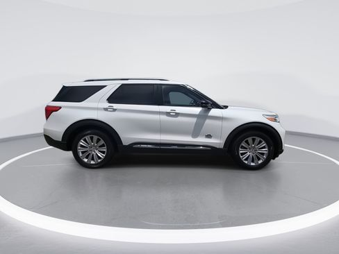 Used 2021 Ford Explorer King Ranch w/ Premium Technology Package RWD image 9