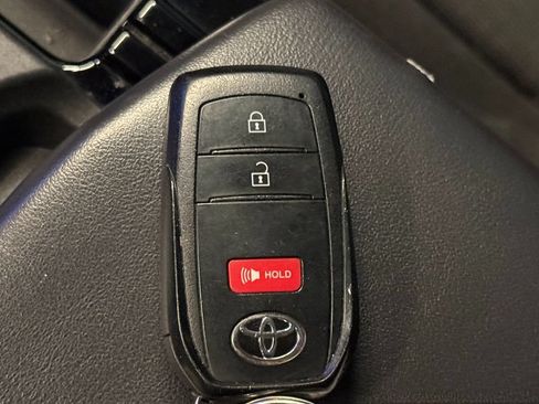 Used 2024 Toyota Prius LE FWD image 17