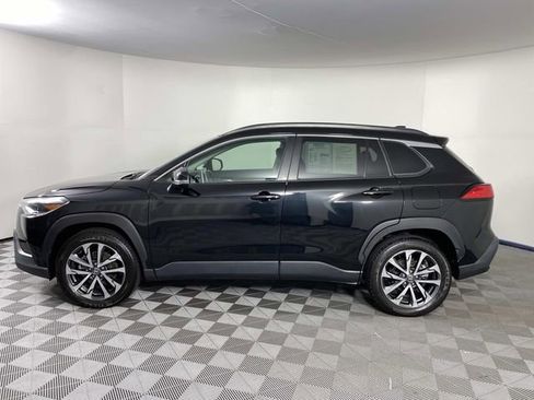 Used 2022 Toyota Corolla Cross XLE image 5