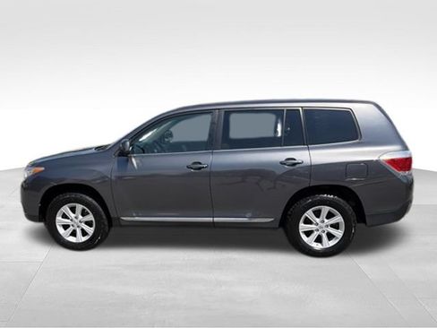 Used 2013 Toyota Highlander FWD w/ Cold Weather Pkg image 35