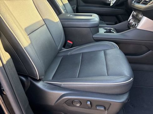 Used 2023 GMC Yukon SLT w/ SLT Premium Package image 5