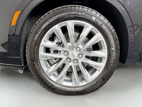 Used 2025 Cadillac XT6 Premium Luxury w/ Technology Package AWD/4WD image 33