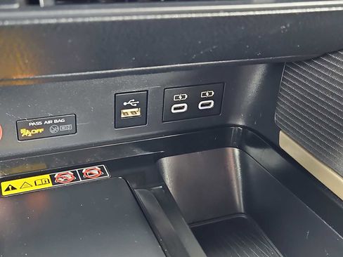 Used 2025 Toyota Camry SE image 18