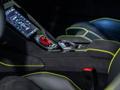 Used 2024 Lamborghini Huracan Sterrato AWD/4WD image 17