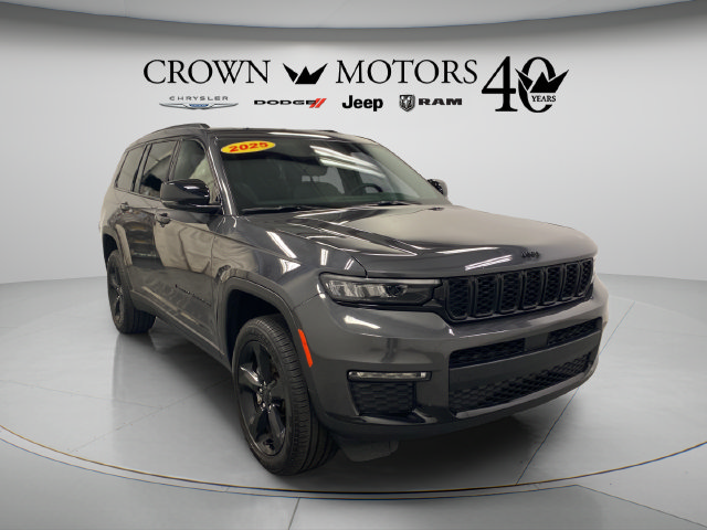 Used 2025 Jeep Grand Cherokee L Limited w/ Black Appearance Package AWD/4WD image 8