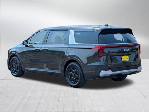 Certified 2026 Kia Carnival FWD image 5