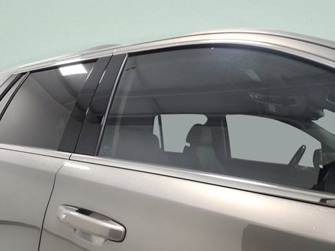 Used 2018 Chevrolet Tahoe LT w/ Luxury Package image 14