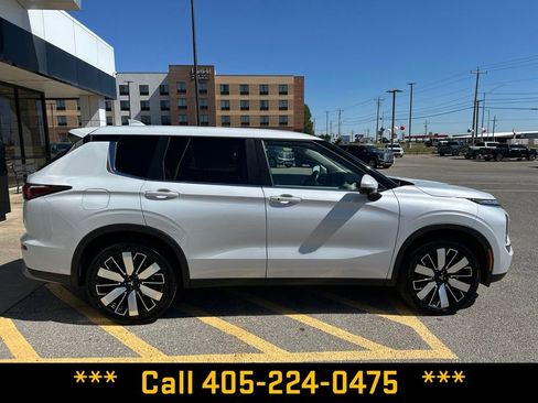 Used 2025 Mitsubishi Outlander SE AWD/4WD image 8