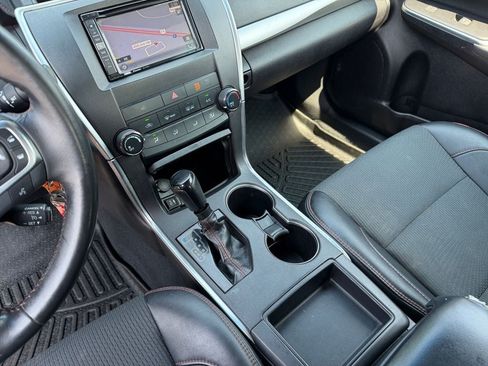 Used 2016 Toyota Camry SE FWD image 18