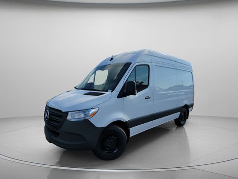 Used 2025 Mercedes-Benz Sprinter 2500 image 2