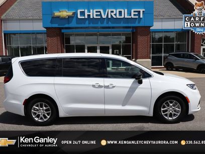 Used 2026 Chrysler Pacifica Select