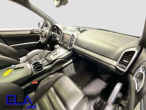 Used 2016 Porsche Cayenne Turbo image 38