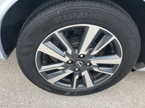 Used 2025 Nissan Versa SV image 27