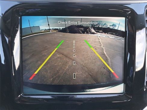 Used 2020 Jeep Cherokee Limited image 25