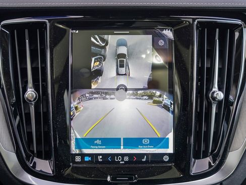 New 2025 Volvo V60 B5 Cross Country Ultra w/ Protection Package Premier image 28