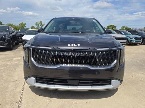 New 2026 Kia Carnival FWD image 3