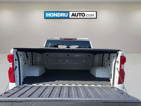 Used 2022 Chevrolet Silverado 1500 LT w/ Z71 Off-Road Package AWD/4WD image 9
