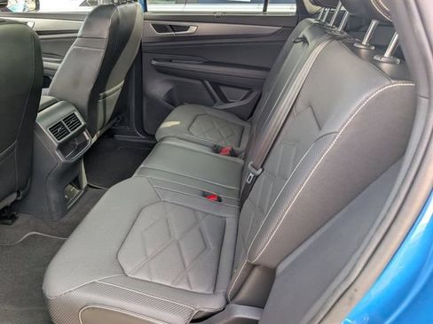 Used 2024 Volkswagen Atlas Cross Sport SE FWD image 25