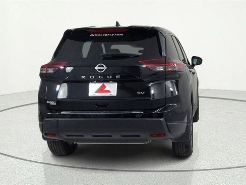 Used 2024 Nissan Rogue SV FWD image 5