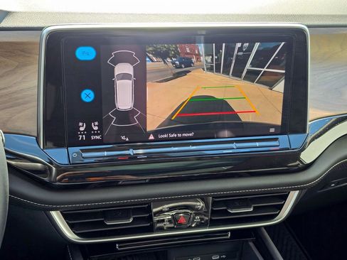 Certified 2025 Volkswagen Atlas SE w/ Panoramic Sunroof Package AWD/4WD image 22