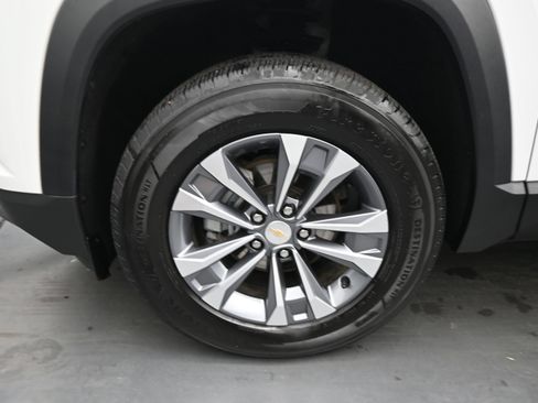 Used 2025 Chevrolet Equinox LT FWD image 11
