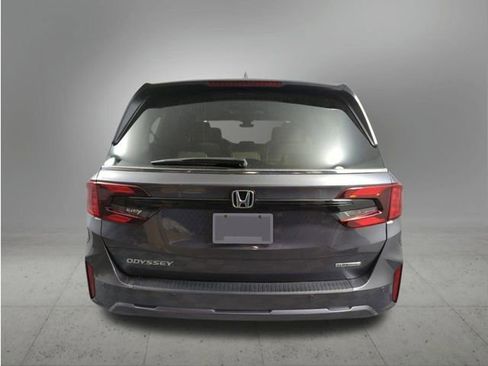New 2026 Honda Odyssey Touring image 3