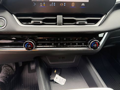 New 2027 Chevrolet Equinox LT w/ Convenience Package II FWD image 28