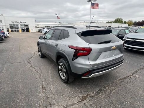 Certified 2024 Chevrolet Trax LT w/ Driver Confidence Package FWD image 5