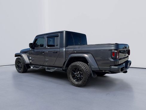 Used 2023 Jeep Gladiator Sport image 3