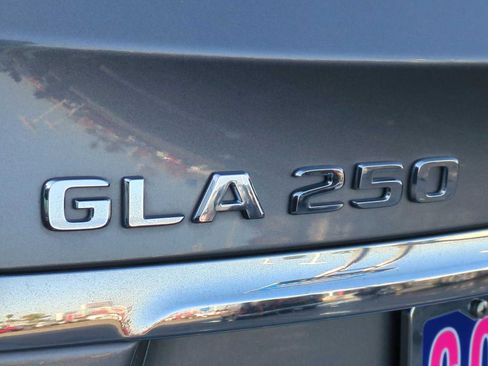 Used 2018 Mercedes-Benz GLA 250 4MATIC image 9