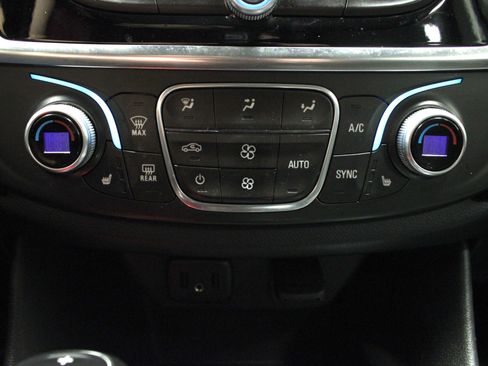 Used 2018 Chevrolet Traverse LT image 25