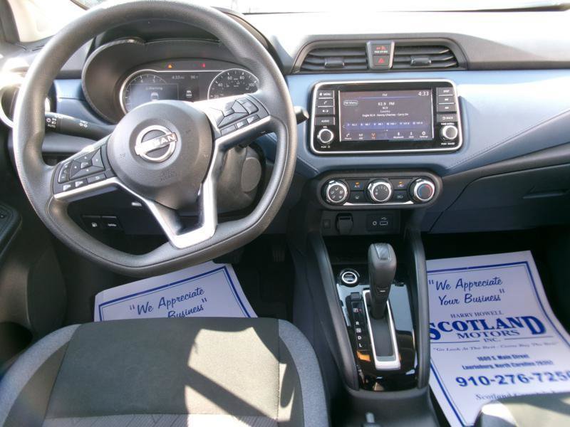 Used 2025 Nissan Versa SV FWD image 11