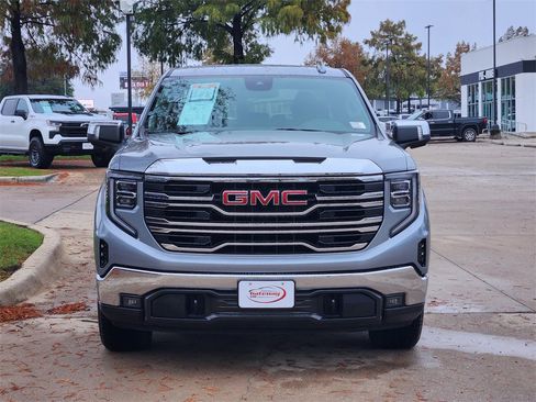 Used 2023 GMC Sierra 1500 SLT image 2