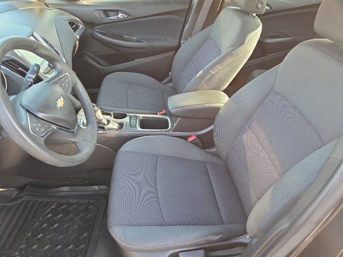 Used 2017 Chevrolet Cruze LT image 11