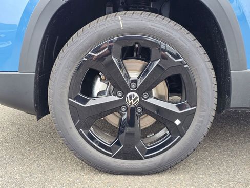 New 2025 Volkswagen Taos SEL image 11