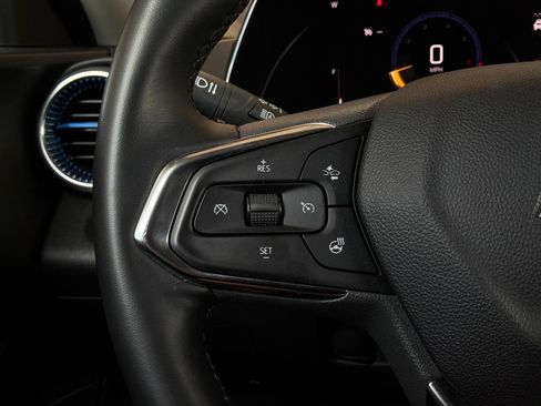Used 2025 Chevrolet Trax LT w/ LT Convenience Package FWD image 33